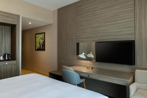 Standard Room Near Mediclinic Midle East Corporate 2 Luxury Bookings