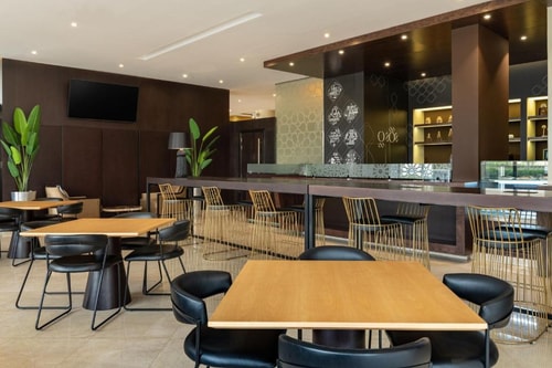 Standard Room Near Mediclinic Midle East Corporate 11 Luxury Bookings
