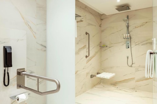 Deluxe Room Near Dubai Airport Terminal 1 3 Luxury Bookings