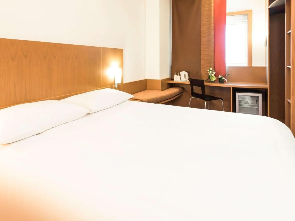 Standard Double Room Near Workshop Café Luxury Bookings