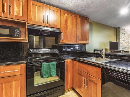 Executive King Room Near Green Hills Park SAN 7 Luxury Bookings