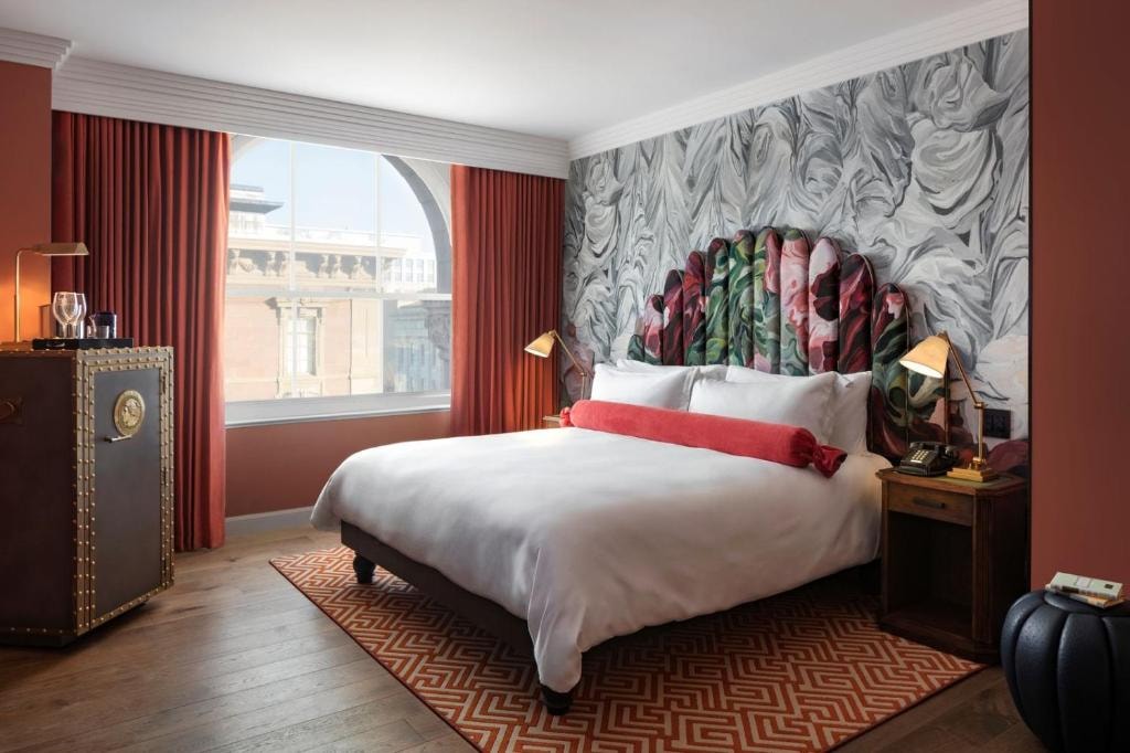 Superior King Room Near Ford's Theater WDC Luxury Bookings