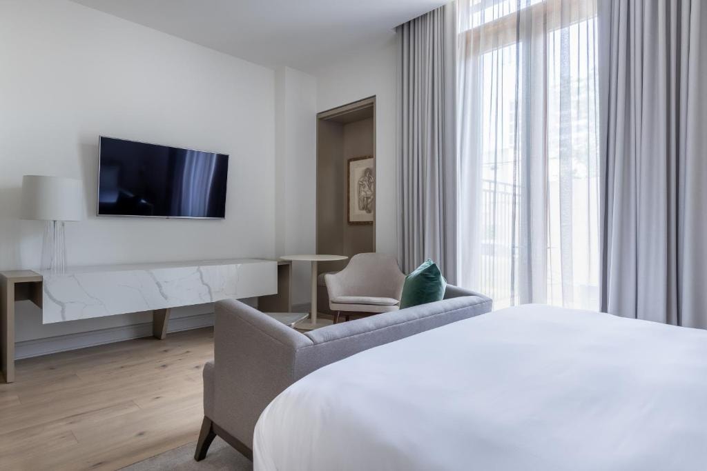 Standard Room Near Memorial Hills HOU Luxury Bookings