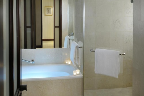 standard King Bedroom Nearby Kimshealth Center 5 Luxury Bookings