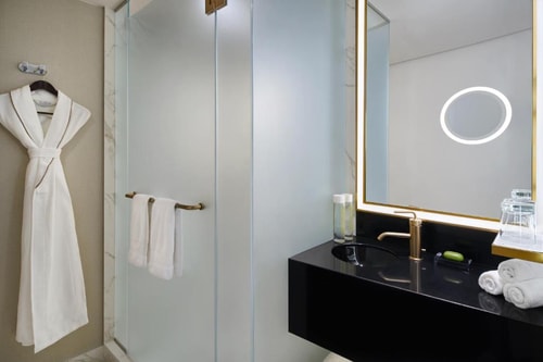 Deluxe King Room Near The Willard Center WDC 3 Luxury Bookings