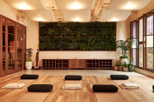 Cabin King Near Bloomberg Government WDC 10 Luxury Bookings