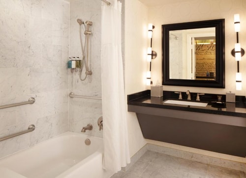 Deluxe King Room Near St Stephen Martyr Church WDC 4 Luxury Bookings