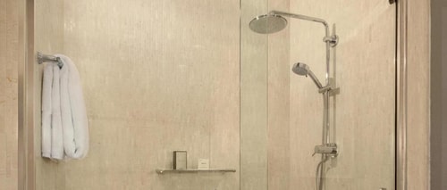 Gold Signature King Near Embassy of Mexico WDC 4 Luxury Bookings