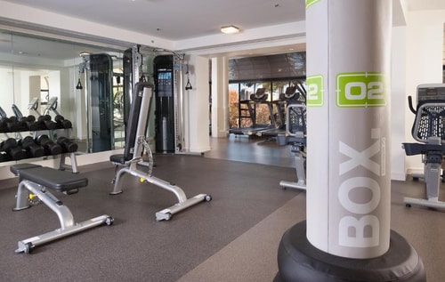 Standard Queen Room Near Golden Auto Transport SAN 13 Luxury Bookings