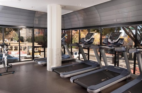 Standard Queen Room Near Golden Auto Transport SAN 12 Luxury Bookings