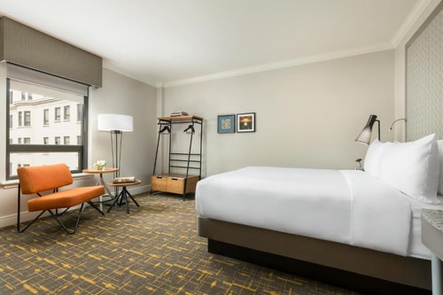 Standard Queen Room Near Golden Auto Transport SAN 3 Luxury Bookings