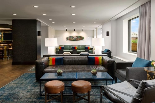 Standard Queen Room Near Golden Auto Transport SAN 8 Luxury Bookings