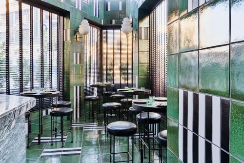 Deluxe Queen Room Near Federal Office Building SAN 11 Luxury Bookings