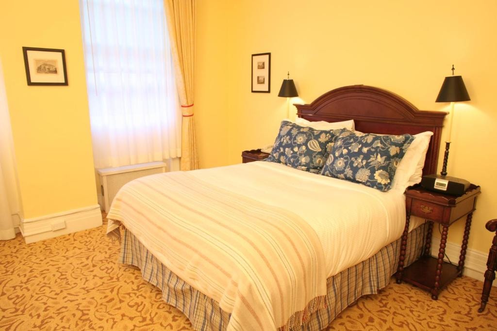 Standard Queen Room Near 840 Powell Association Luxury Bookings
