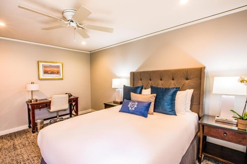 Standard Queen Room Near 840 Powell Association 1 Luxury Bookings
