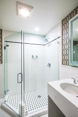 Standard Queen Room Near 840 Powell Association 3 Luxury Bookings