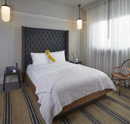 Queen Room Near Martin Lawrence Galleries SAN 1 Luxury Bookings