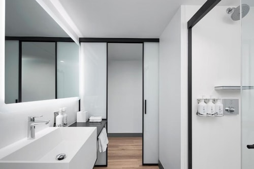 Premium King Near Art And Soul Restaurant WDC 2 Luxury Bookings