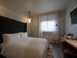 Queen Room Near Martin Lawrence Galleries SAN 2 Luxury Bookings