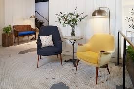 Queen Room Near Martin Lawrence Galleries SAN 12 Luxury Bookings