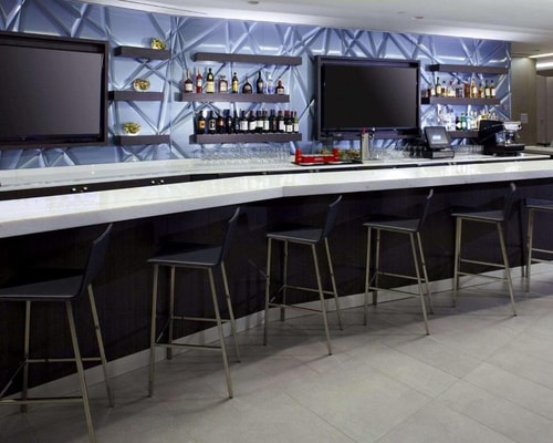 King Suite Near First Savings Mortgage Corp. WDC 12 Luxury Bookings