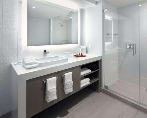 King Suite Near First Savings Mortgage Corp. WDC 3 Luxury Bookings
