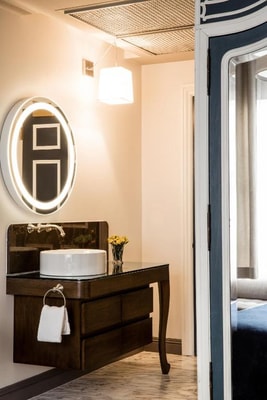 Deluxe Queen Room Near Glide Memorial Church SAN 7 Luxury Bookings