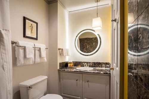 Deluxe Queen Room Near Glide Memorial Church SAN 8 Luxury Bookings