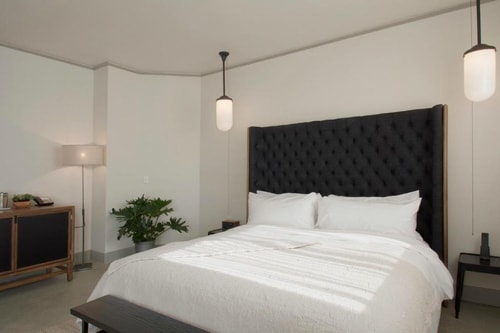 Queen Room Near Martin Lawrence Galleries SAN 3 Luxury Bookings