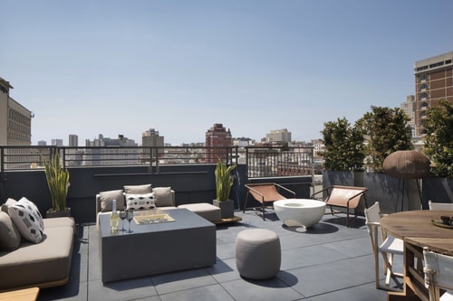 Queen Room Near Martin Lawrence Galleries SAN 10 Luxury Bookings