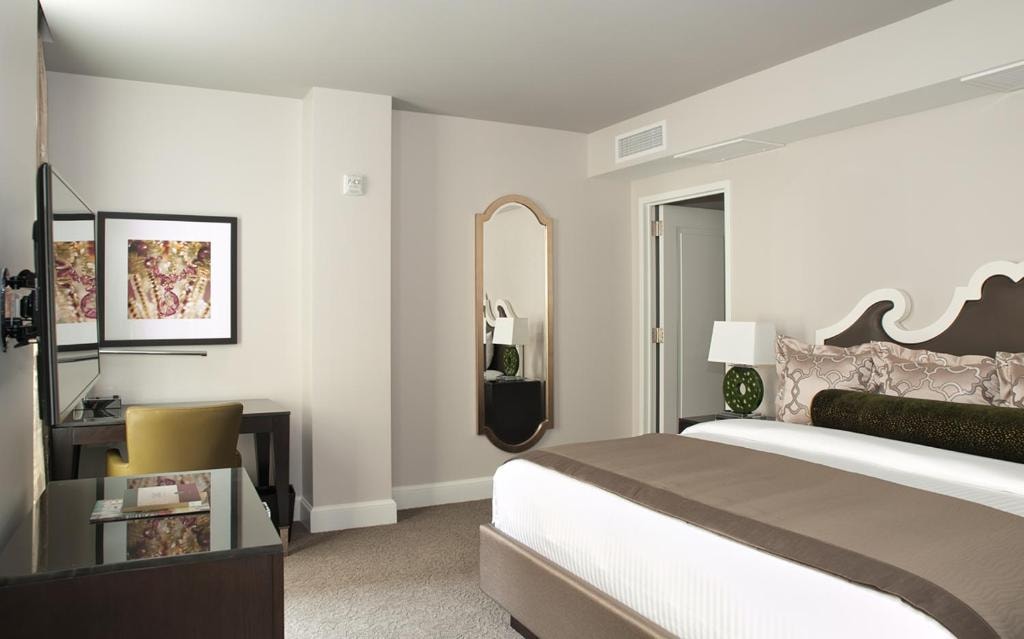 Deluxe Room Near 10th Street Community Park WDC Luxury Bookings