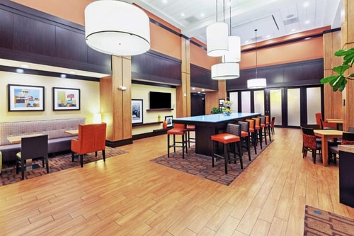 King Room Near UP Excellence Academy HOU 7 Luxury Bookings