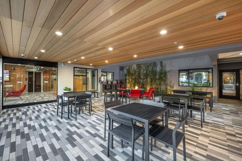 King Room Near Barry's Marina SAN 9 Luxury Bookings