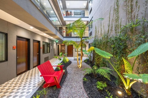 King Room Near Barry's Marina SAN 6 Luxury Bookings