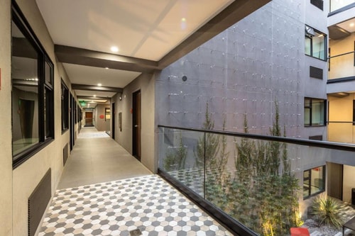 King Room Near Barry's Marina SAN 11 Luxury Bookings