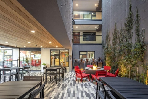 King Room Near Barry's Marina SAN 12 Luxury Bookings