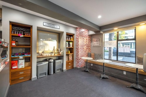 King Room Near Barry's Marina SAN 13 Luxury Bookings