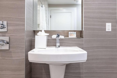 King Room Near Barry's Marina SAN 4 Luxury Bookings