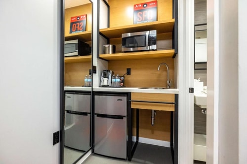 King Room Near Barry's Marina SAN 2 Luxury Bookings