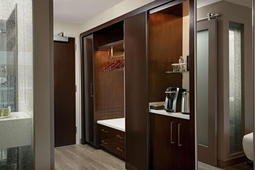 Deluxe King Room Near International Spy Museum WDC 2 Luxury Bookings