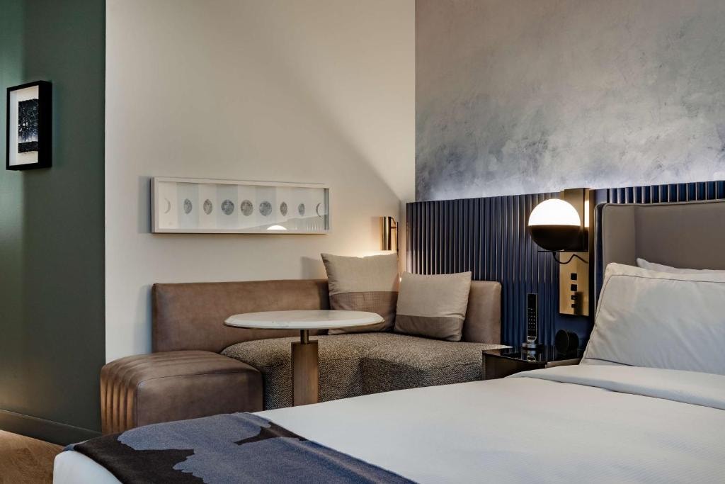 King Room Near Le Clou French Restaurant WDC Luxury Bookings