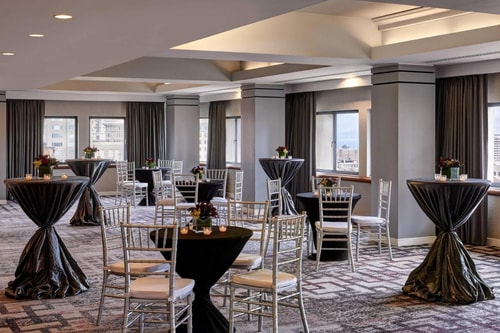 King Room Near Academy of Art University SAN 12 Luxury Bookings