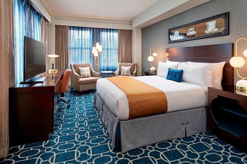 Deluxe King Room Near HPM Parking SAN Luxury Bookings