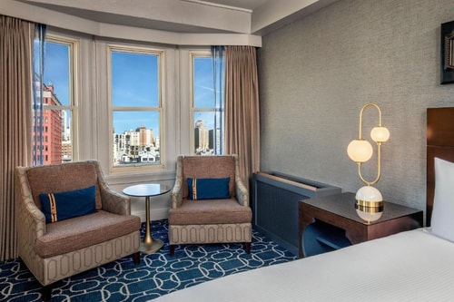 Deluxe King Room Near HPM Parking SAN 2 Luxury Bookings