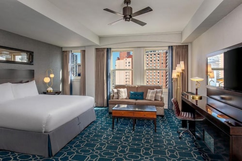 Deluxe King Room Near HPM Parking SAN 3 Luxury Bookings