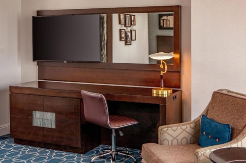 Deluxe King Room Near HPM Parking SAN 6 Luxury Bookings