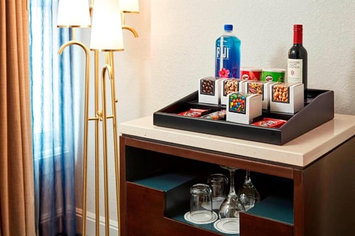 Deluxe King Room Near HPM Parking SAN 7 Luxury Bookings