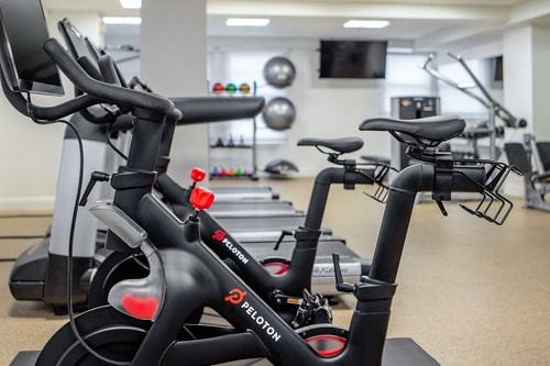 Deluxe King Room Near HPM Parking SAN 14 Luxury Bookings