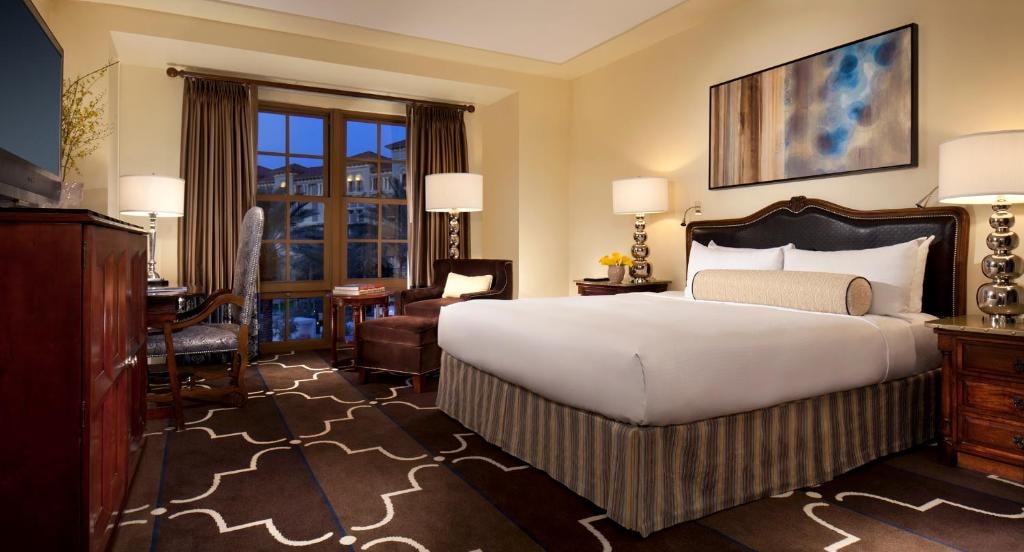 Deluxe Room Near Lee's Family Forum LAS Luxury Bookings