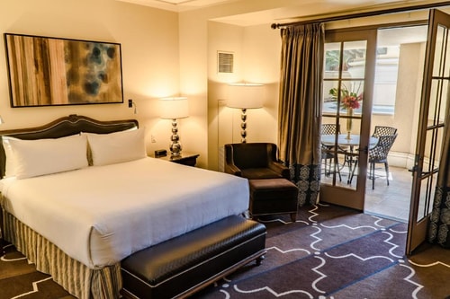 Deluxe Room Near Lee's Family Forum LAS 3 Luxury Bookings